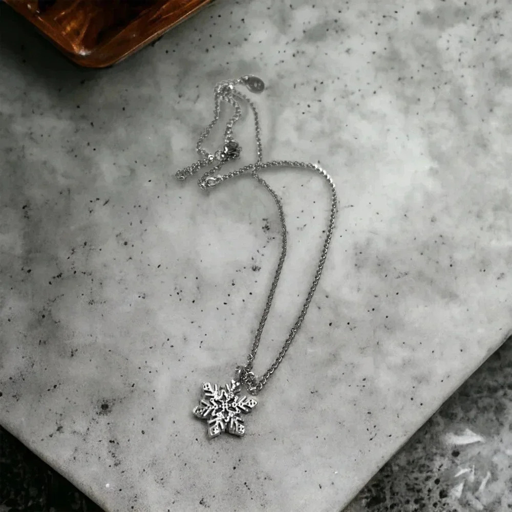 1 LEFT! Silver Snowflake Necklace